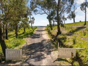 Peaceful 3 bedroom villa with gaming room, Wallan